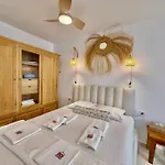 Boho With Rooftop Pool Апартаменты