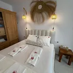Апартаменты Boho With Rooftop Pool