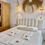 Boho With Rooftop Pool Торевьиа