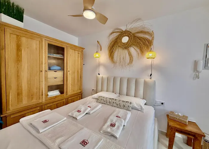 Boho With Rooftop Pool Apartment